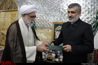 اهدای نشان خادمی امام رضا(ع) به عوامل سرنگونی پهپاد آمریکایی