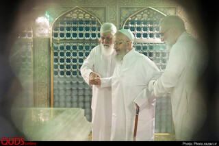 غباروبی مضجع مطهر رضوی