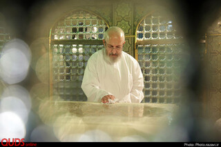 غباروبی مضجع مطهر رضوی