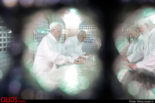 غباروبی مضجع مطهر رضوی