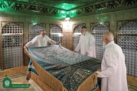 مضجع منور امام علی بن موسی الرضا(ع) غبارروبی شد روضه منور