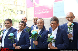 دیدارمعلولین ذهنی آسایشگاه شهیدبهشتی مشهدباخبرنگاران روزنامه قدس
