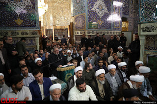 غبارروبی مضجع مطهر حضرت امام رضا علیهالسلام توسط مقام معظم رهبری