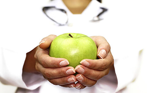 اهدای ۲۰ تن سیب به مددجویان کمیته امداد توسط باغداران نقده سیب سلامت