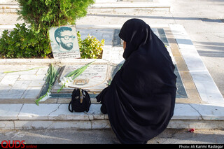مراسم معنوی عطر افشانی و گلباران گلزار شهدا در بهشت رضا علیه السلام