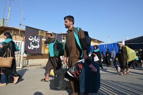 غافلگیری موکبداران عراقی توسط زائران ایرانی!/فیلم زائران پاکستانی اربعین مرز میرجاوه