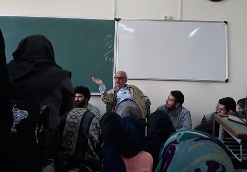 هنوز هم سهشنبه پایتخت جهان است شفیعی کدکنی