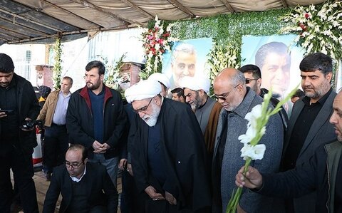 ادای احترام تولیت آستان قدس رضوی به مقام شهید سلیمانی/فیلم تولیت آستان قدس رضوی