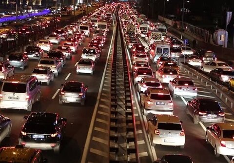 ترافیک ورودیهای مشهد سنگین و نیمهسنگین است رئیس کمیسیون عمران، حمل و نقل و ترافیک شورای اسلامی شهر مشهد