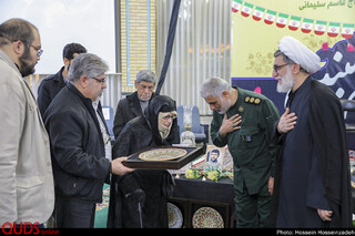 از تبار ام البنین سردار سلیمانی تجلیل از خانواده شهدا