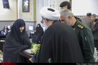 از تبار ام البنین سردار سلیمانی تجلیل از خانواده شهدا