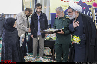 از تبار ام البنین سردار سلیمانی تجلیل از خانواده شهدا