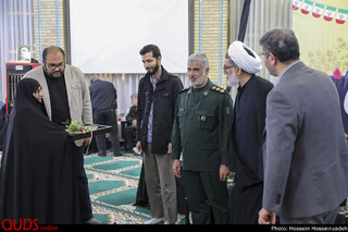 از تبار ام البنین سردار سلیمانی تجلیل از خانواده شهدا