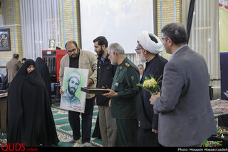 از تبار ام البنین سردار سلیمانی تجلیل از خانواده شهدا