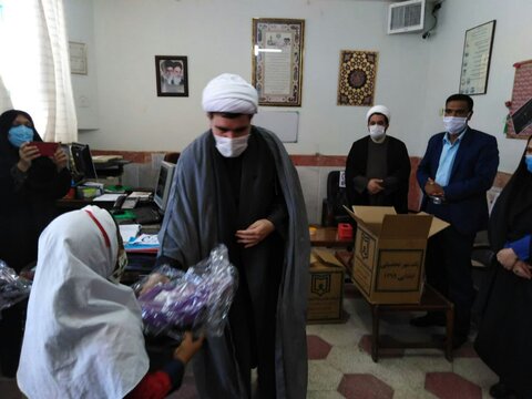 پنج میلیارد ریال از محل موقوفات به دانشآموزان خراسان رضوی کمک شد وقف