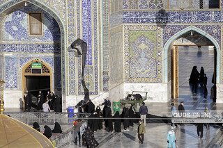 آیین تعویض پرچم گنبد حرم مطهر امام رضا علیه السلام