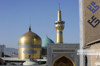آیین تعویض پرچم گنبد حرم مطهر امام رضا علیه السلام