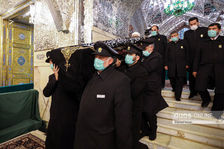 طواف پیکر آیت الله مصباح یزدی در حرم مطهر رضوی