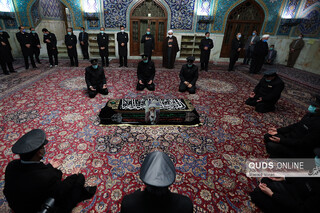 طواف پیکر آیت الله مصباح یزدی در حرم مطهر رضوی