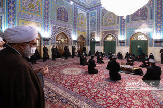 طواف پیکر آیت الله مصباح یزدی در حرم مطهر رضوی