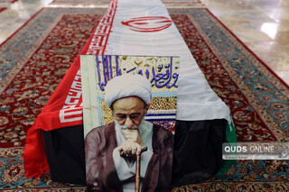 طواف پیکر آیت الله مصباح یزدی در حرم مطهر رضوی