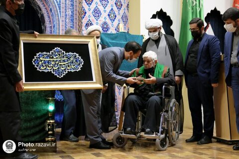 دیوان اشعار استاد موید در حرم مطهر رضوی رونمایی شد رونمایی از دیوان شعر