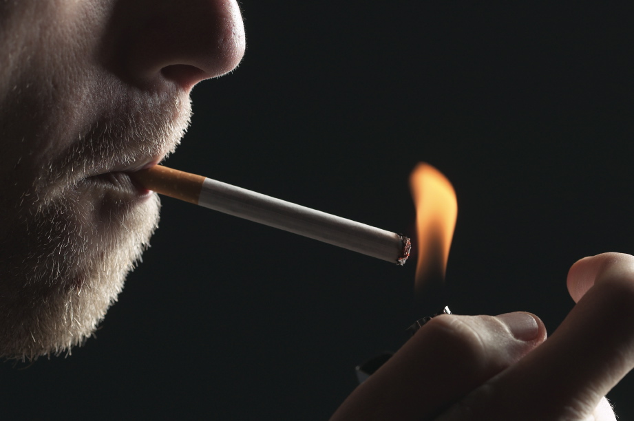 سیگاریها به اندازه طرح تحول به سلامت خسارت میزنند/10هزار میلیارد تومان و 11هزار کشته ،هزینه حمله دخانیات به ایران