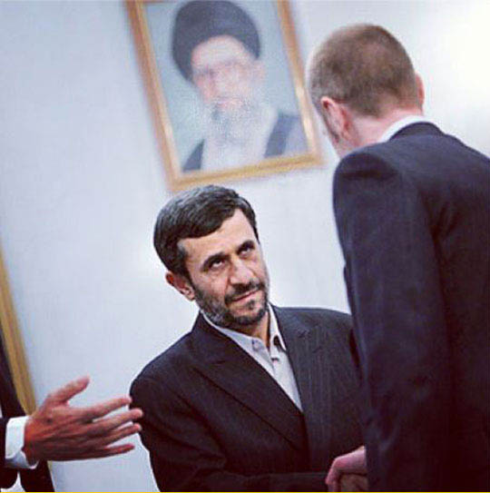 واکنش احمدی‌نژاد به دیدار کامرون و روحانی+عکس