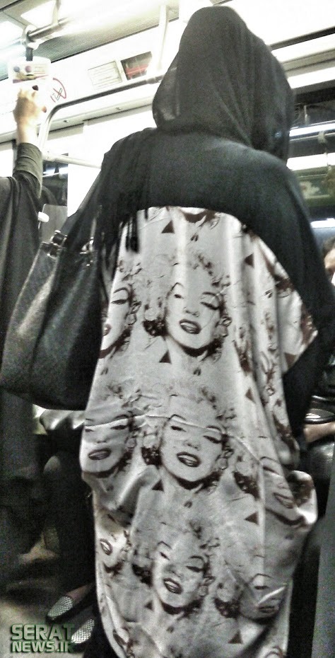 طرح عجیب مانتو یک دختر در مترو +عکس
