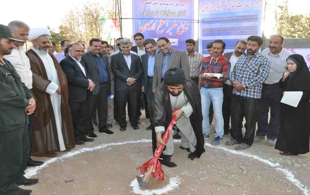 عملیات اجرائی تقاطع غیرهمسطح آزادراه ذوب آهن آغاز شد