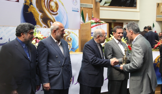 ذوب آهن اصفهان بالاترین نشان صادراتي را دريافت کرد