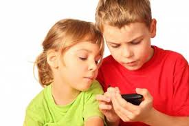 خطرات و تهدیدهای ابزارهای نوین ارتباطی برای نوجوانان/والدین از محتویات گوشی های فرزند کم سن و سال خود آگاهی داشته باشند