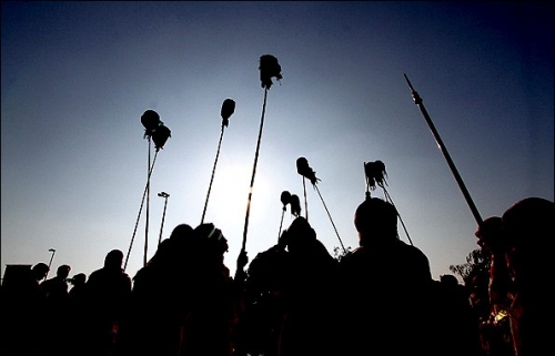 برخی هدفدار خرافات را وارد سوگواریهای میکنند/ دشمنان اسلام از قمه زنی سو استفاده میکنند/با چند عکس شیعه را خشن جلوه میدهند