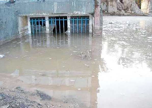 بند خاکی در نیشابور شکست ،10 واحد مسکونی زیر آب رفت