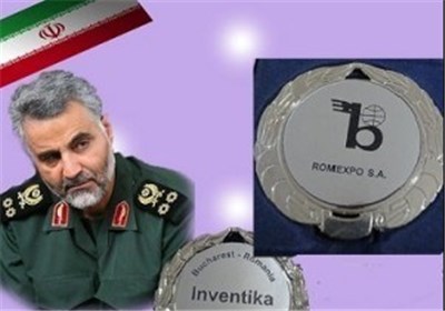 مخترع  مرندی طراح و ساخت پهپاد دریا پیما مدال جهانی خود را به سردار سلیمانی اهدا کرد 