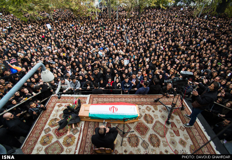 پیکر مرتضی پاشایی از مقابل تالار وحدت تشییع شد