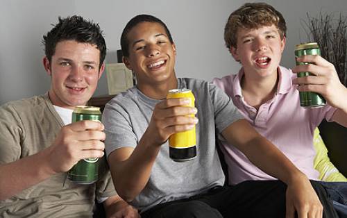 نوشیدن الکل توسط نوجوانان پس از تماشای فیلم های سینمایی 
