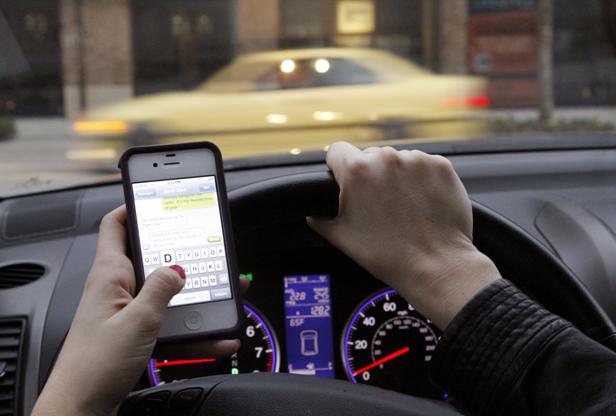 مکالمه با تلفن همراه در حین رانندگی نشانه اختلال اضطرابی است
