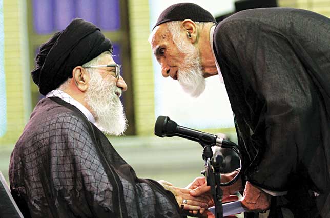  روضه و گریه باید  « سلمٌ لمن سالمکم  و حربٌ لمن حاربکُم»  را در جامعه نهادینه کند