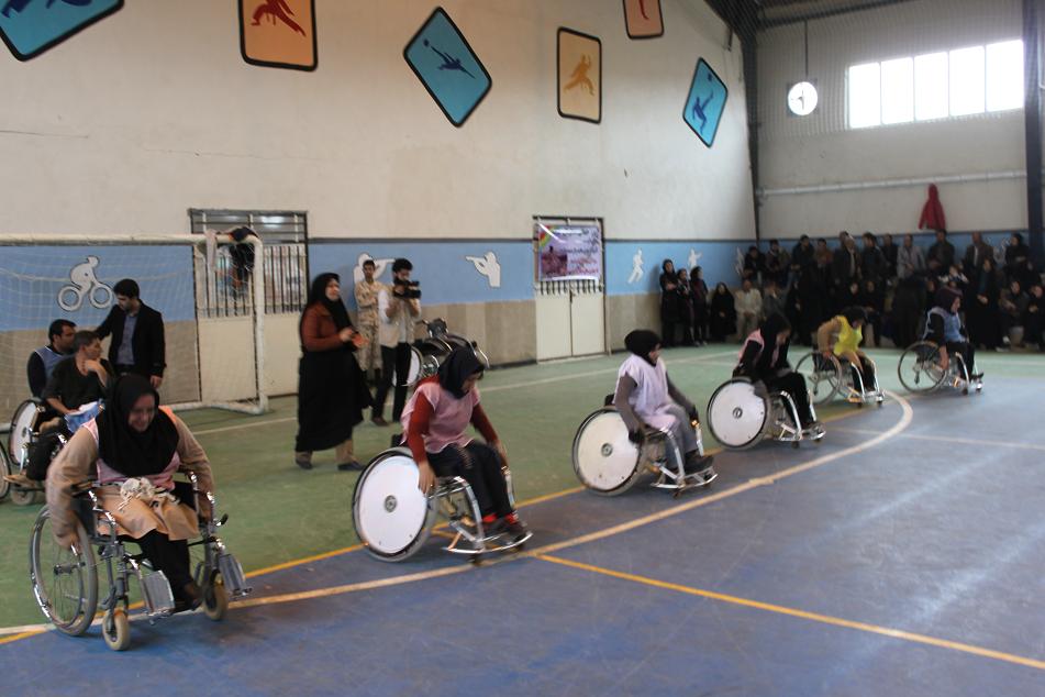 برگزاری مسابقه ویلچررانی و دارت معلولین در بجنورد