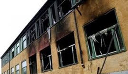 افراد مسلح افغان مدرسه را آتش زدند