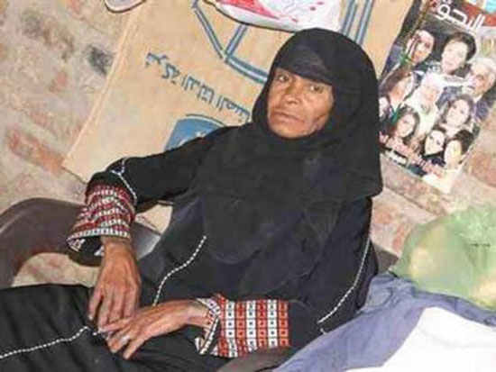 زن عربی که ۴۳ سال لباس مردانه پوشید +عکس