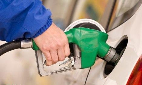جدول قیمت بنزین درایران وخلیج فارس/ دست دولت برای گرانی مجدد بسته شد
