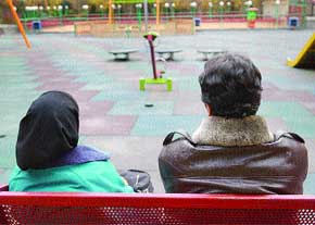 زوجهای نابارور؛ 20درصد جمعیت بدون حمایت بیمه ای/ هزینه 100میلیونی درمان برای شانس 15درصدی بچه دار شدن/پارادوکس سیاست افزایش جمعیت و بی توجهی با ناباروری