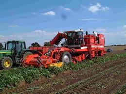 137 میلیارد ریال به توسعه مکانیزاسیون کشاورزی در استان یزداختصاص یافت 