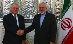 ظریف: تحریم‌ها هیچ فایده‌ای برای حل موضوع هسته‌ای ایران ندارد/برای تحویل سامانه اس 300 گفت‌وگوهایی انجام شده است