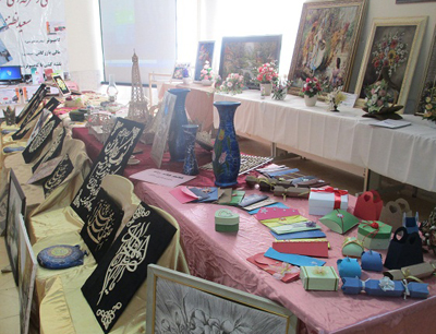 نمایشگاه توانمندی صنایع دستی بانوان نطنز گشایش یافت