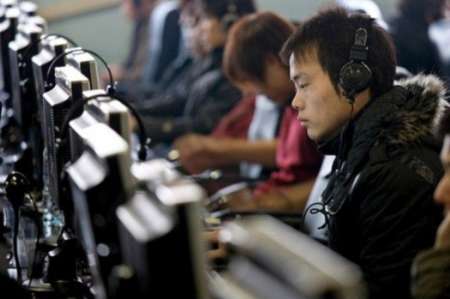 جوان چینی انگشتانش را به خاطر اعتیاد به اینترنت قطع کرد