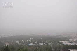 برای اولین بار در ۱۰ سال گذشته هوای زمستانی کرمانشاه به مرز هشدار رسید/بارش خاک به جای برف