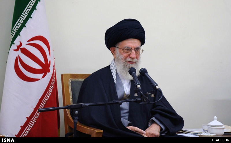 تاکید رهبر معظم انقلاب بر پی‌گیری پدیده ریز گردها و مقابله بی اغماض با زمین‌خواران 